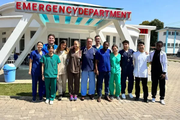 Does a Medical Internship Abroad Look Good on a Resume?