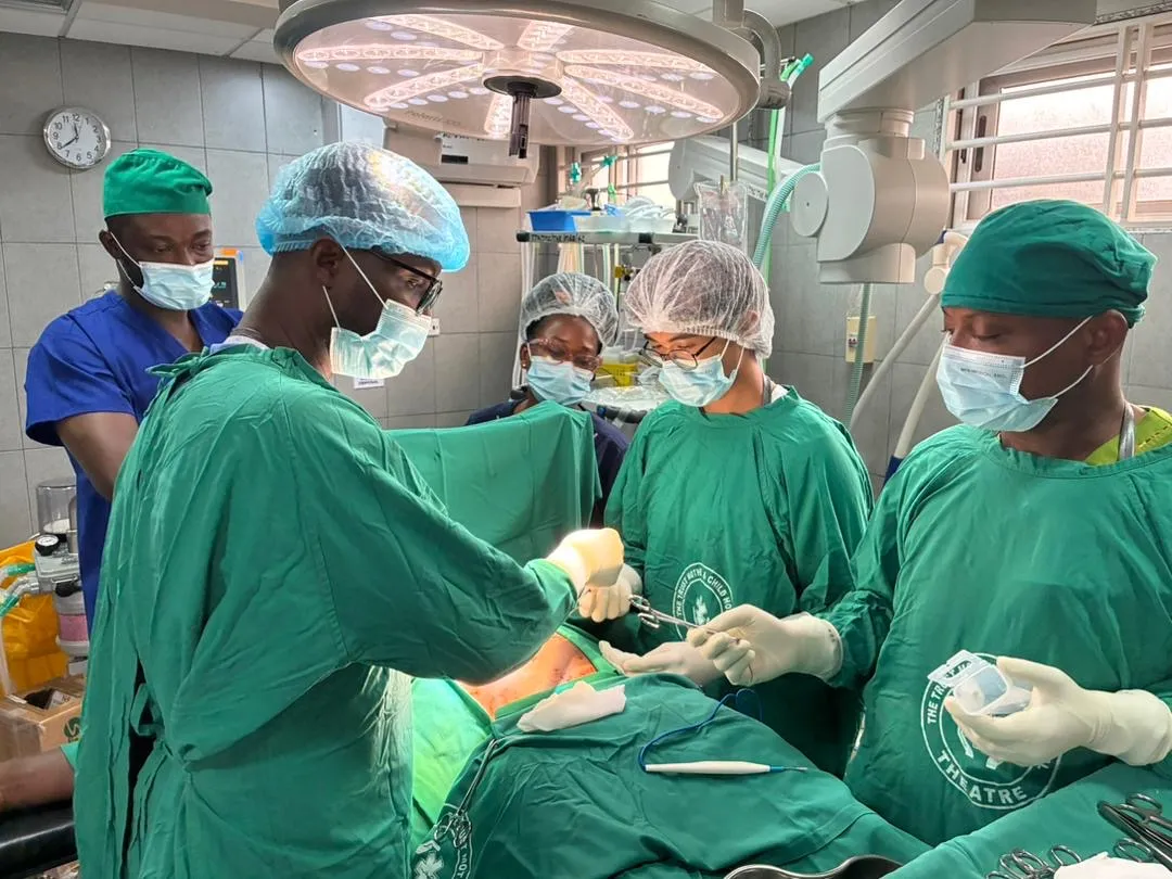 Pratiche ottiche di medicina in Gana
