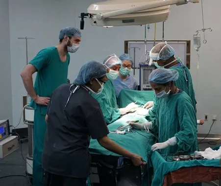 Pratiche ottiche di medicina in Nepal